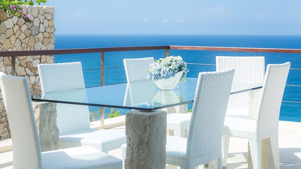 Grand Cliff Front Residence - Dinner table